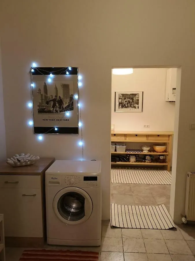 Low Budget Flat Rossau location